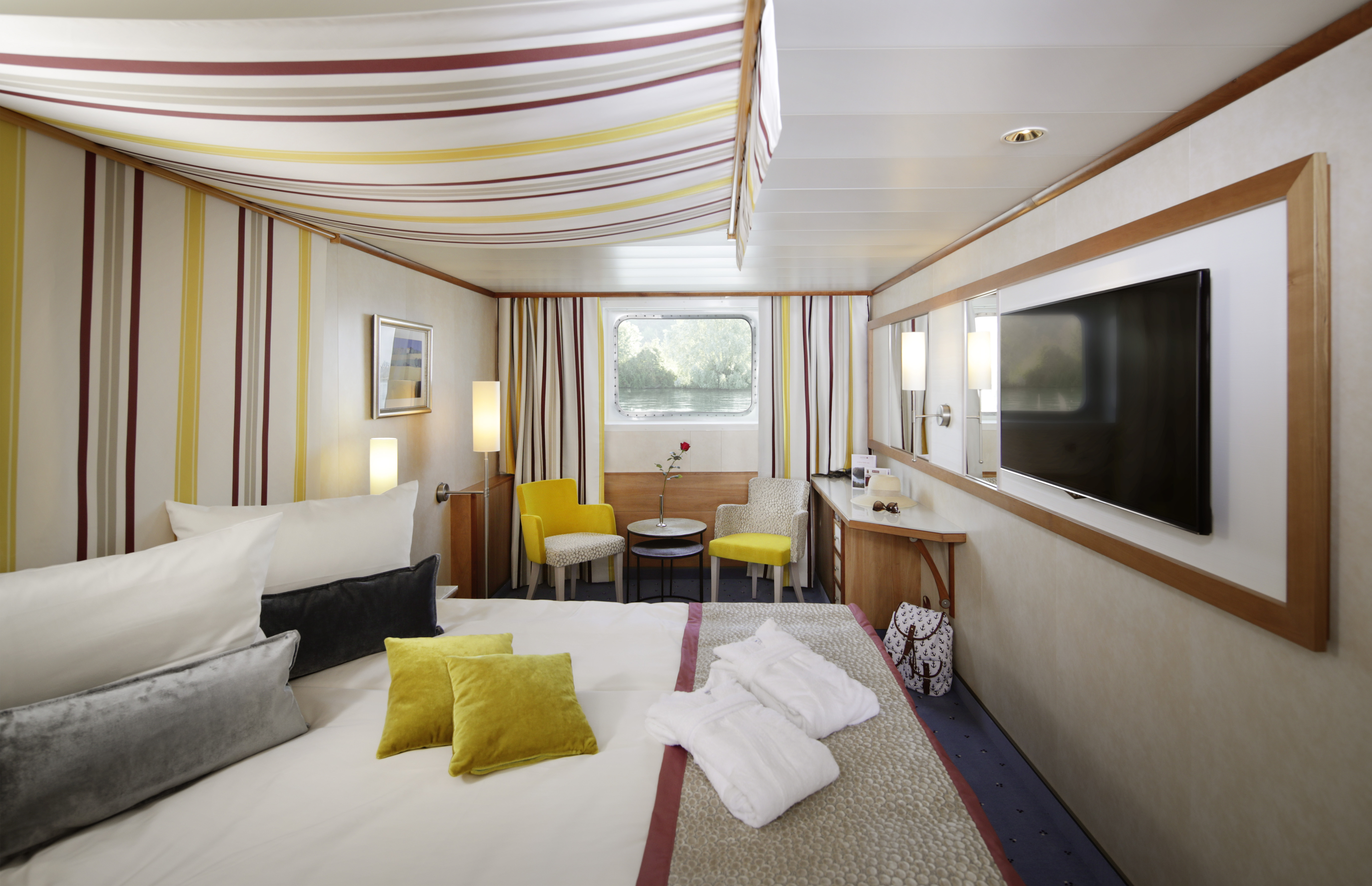 2-Bed Outside Cabin, S
